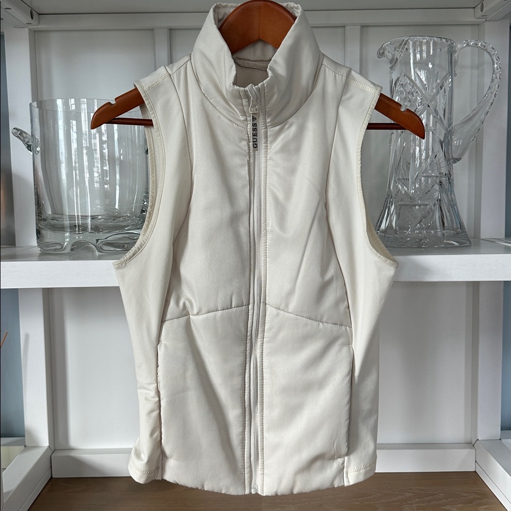 🍦NWT🍦Guess Ivory Sleeveless Vest
